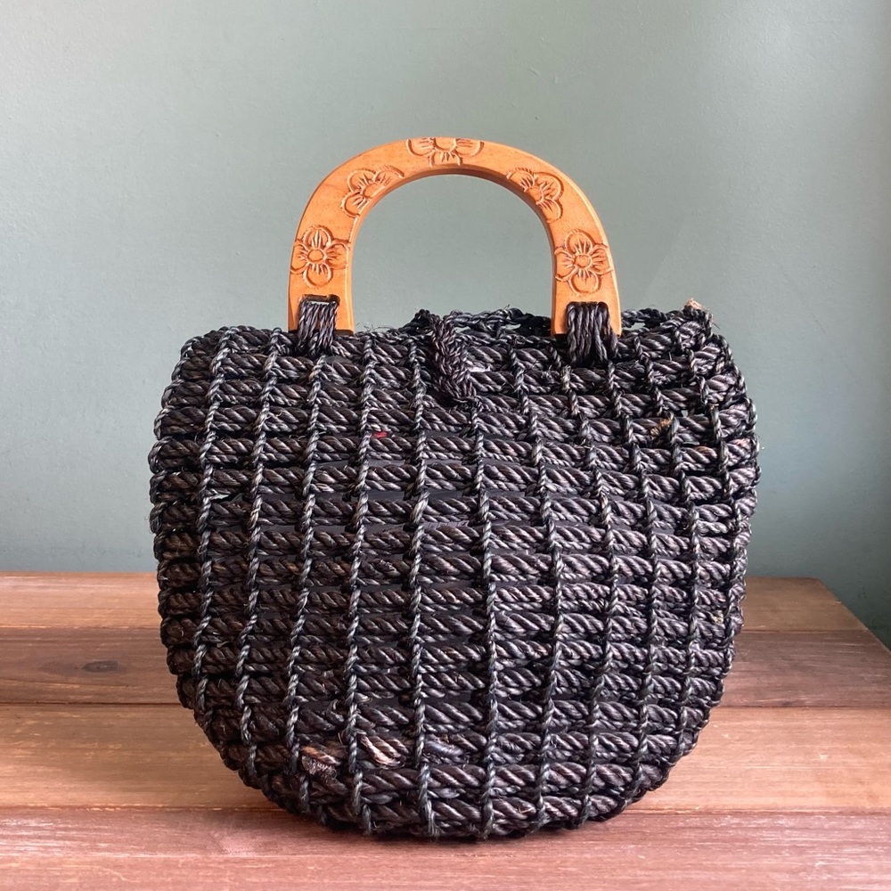 Handmade Philippines Woven Straw Raffia Bag Wooden Handles - Picture 8 of 8
